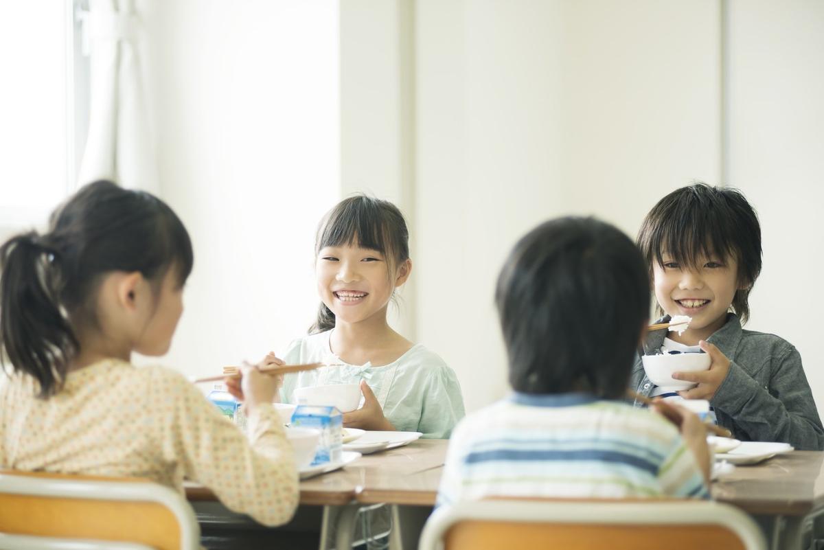 Quais s?o as caractersticas das escolas japonesas vistas no exterior? Explique que existe uma escola nica no Jap?o! _ Sub 1.jpg
