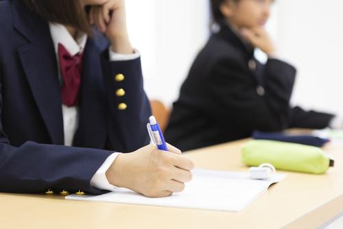 Quais s?o as caractersticas das escolas japonesas vistas no exterior? Explique que existe uma escola nica no Jap?o! _ Sub 3.jpg
