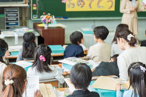 Quais s?o as caractersticas das escolas japonesas vistas no exterior? Explique que existe uma escola nica no Jap?o! _ Sub 2.jpg